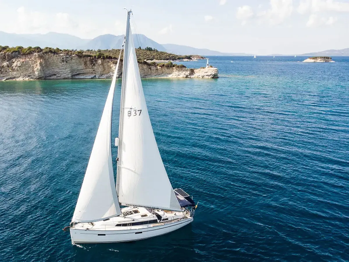 Bavaria 37